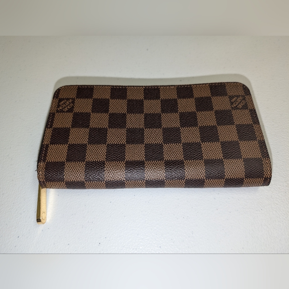 Damier Ebene Rose Ballerine Zippy Wallet, EUC